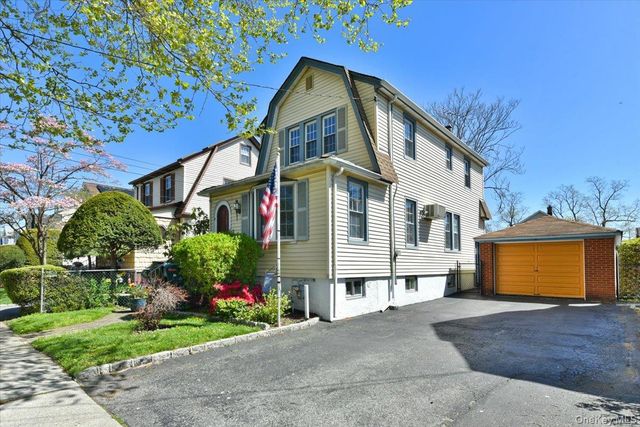 83 Cambridge Street, Valley Stream, NY 11581