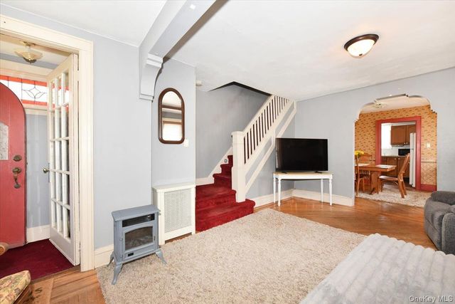 83 Cambridge Street, Valley Stream, NY 11581