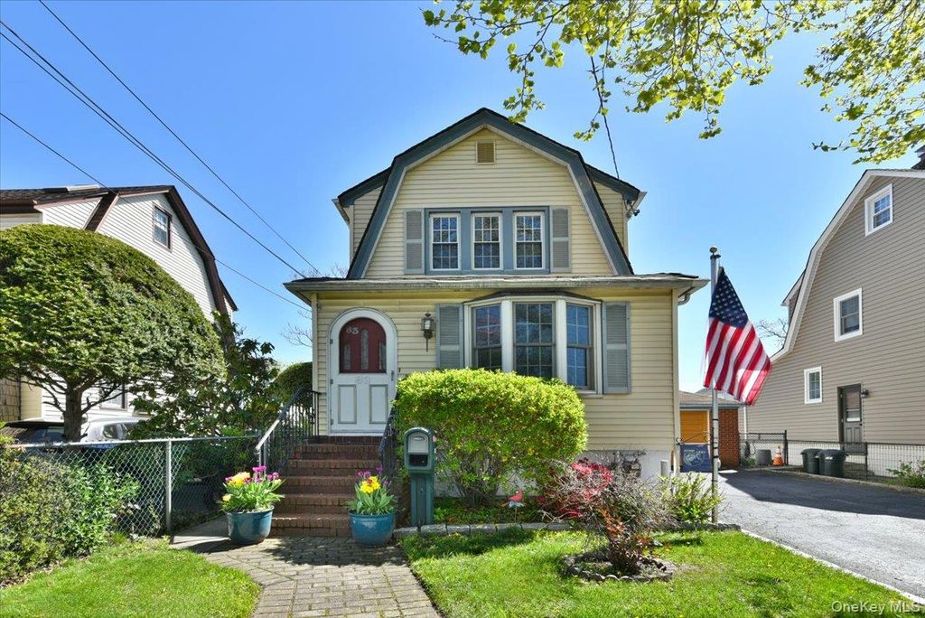 83 Cambridge Street, Valley Stream, NY 11581