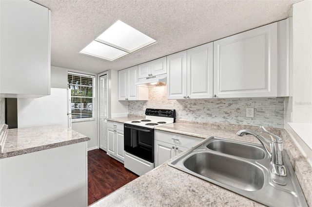 2350 FLETCHERS POINT CIRCLE, Tampa, FL 33613
