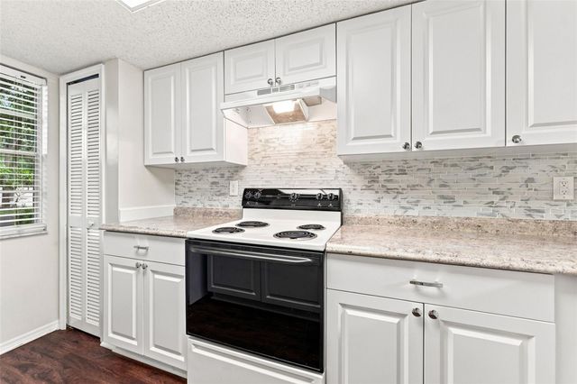 2350 FLETCHERS POINT CIRCLE, Tampa, FL 33613