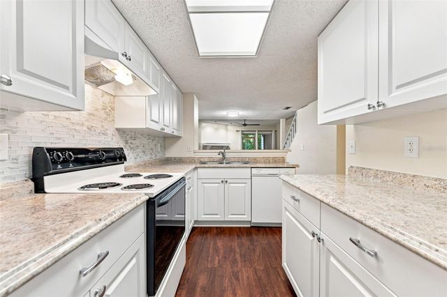 2350 FLETCHERS POINT CIRCLE, Tampa, FL 33613