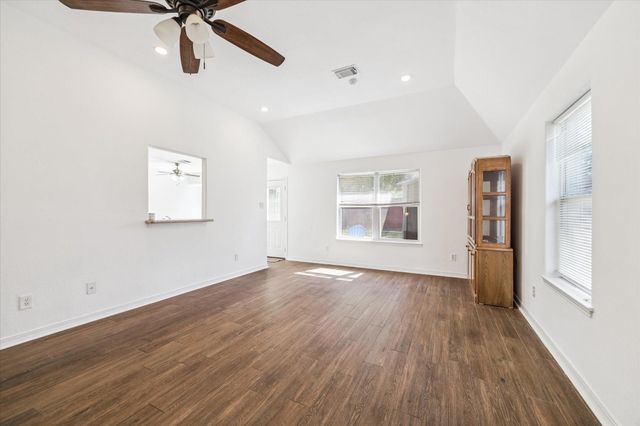 4010 Cary Creek Drive, Baytown, TX 77521