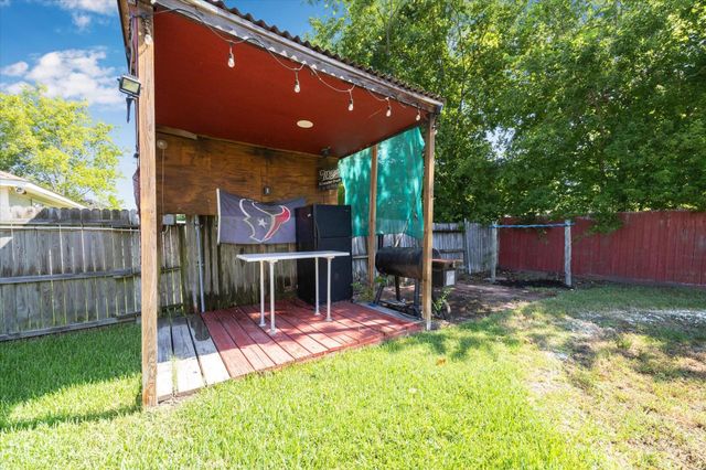 4010 Cary Creek Drive, Baytown, TX 77521