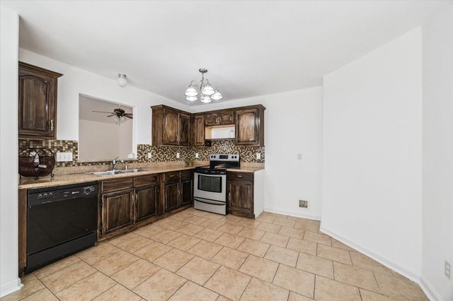 4010 Cary Creek Drive, Baytown, TX 77521