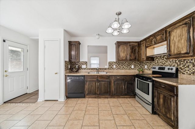 4010 Cary Creek Drive, Baytown, TX 77521