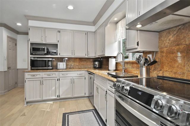 14 Emerald Place, Yonkers, NY 10703