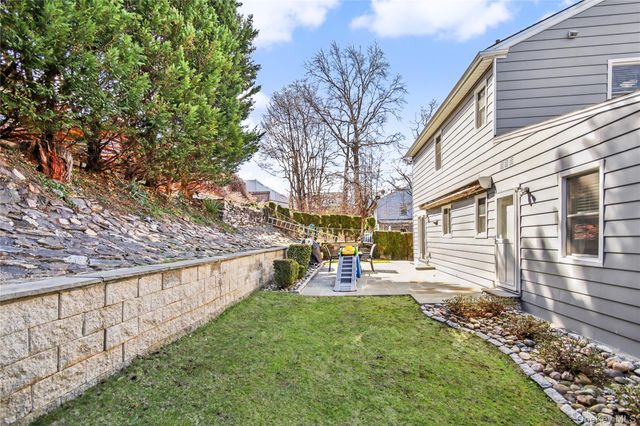 14 Emerald Place, Yonkers, NY 10703