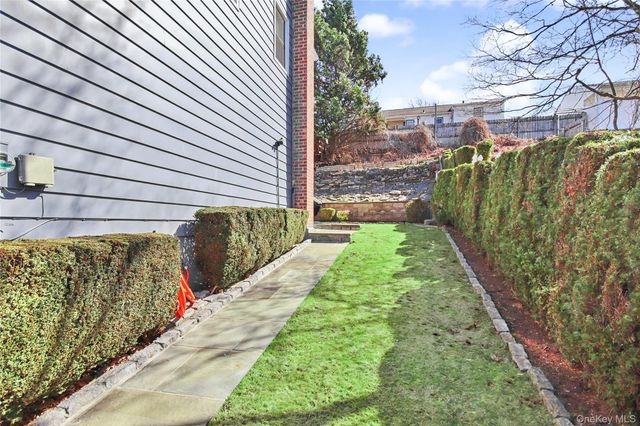 14 Emerald Place, Yonkers, NY 10703