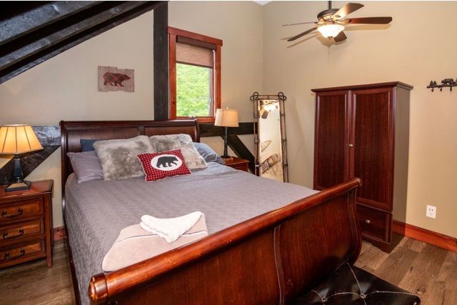 60 Bowlsville S Road, Mount Holly, VT 05758