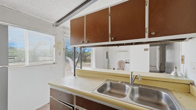 3651 E Ih 10, Seguin, TX 78155