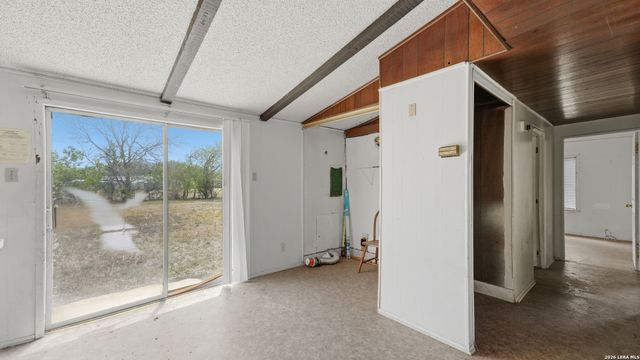 3651 E Ih 10, Seguin, TX 78155