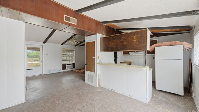 3651 E Ih 10, Seguin, TX 78155