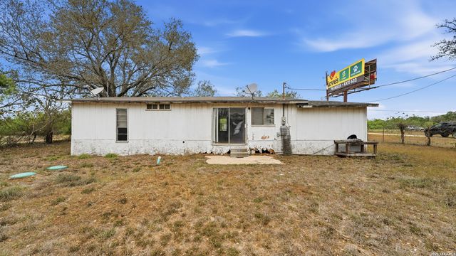 3651 E Ih 10, Seguin, TX 78155