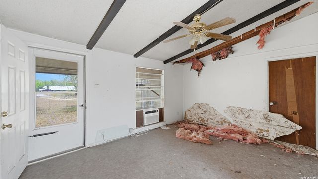 3651 E Ih 10, Seguin, TX 78155