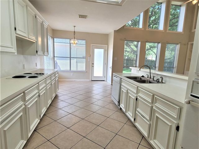 117 S Laguna Pointe Drive, League City, TX 77573