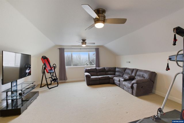 2697 Islander Av NW, Salem, OR 97304