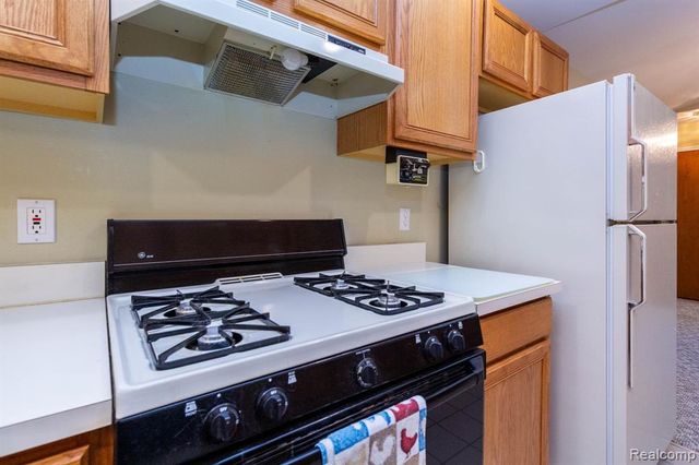 41837 King Edward Court, Clinton Township, MI 48038