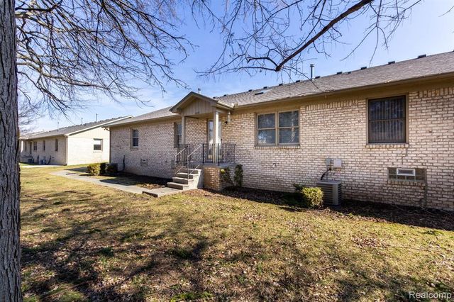 41837 King Edward Court, Clinton Township, MI 48038