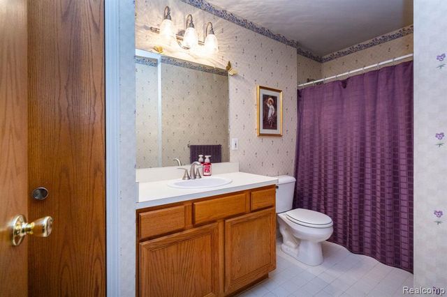 41837 King Edward Court, Clinton Township, MI 48038