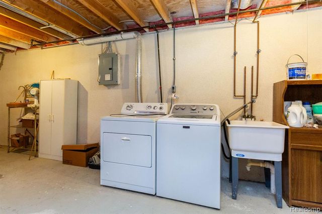 41837 King Edward Court, Clinton Township, MI 48038