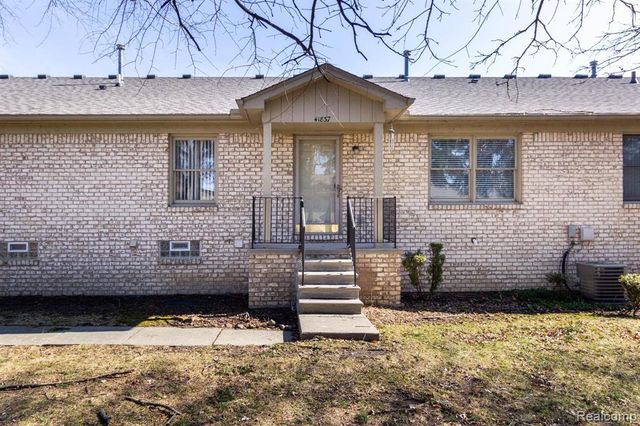 41837 King Edward Court, Clinton Township, MI 48038