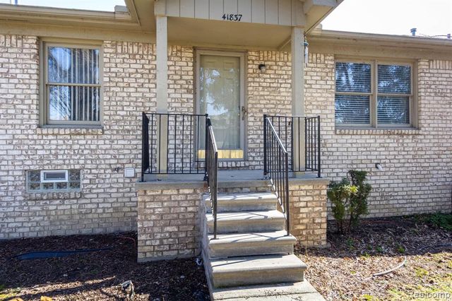 41837 King Edward Court, Clinton Township, MI 48038