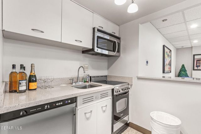 1800 N STANTON Street 305, El Paso, TX 79902