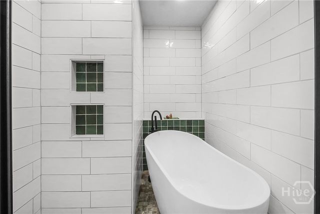 712 Columbus Drive, Savannah, GA 31405