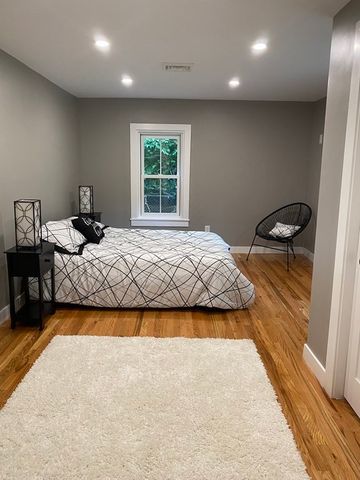 11 Cross St, Southborough, MA 01772