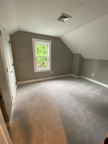 11 Cross St, Southborough, MA 01772