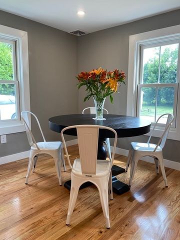 11 Cross St, Southborough, MA 01772