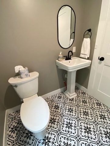 11 Cross St, Southborough, MA 01772