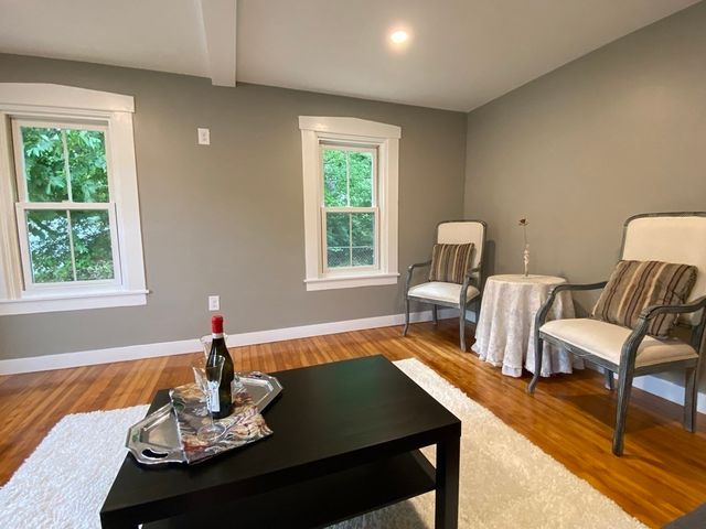 11 Cross St, Southborough, MA 01772