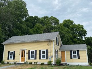 11 Cross St, Southborough, MA 01772