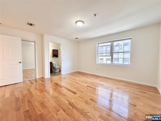 135 38th Street 701, Union City, NJ 07087