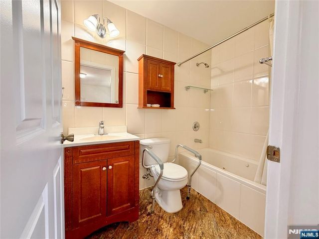 135 38th Street 701, Union City, NJ 07087