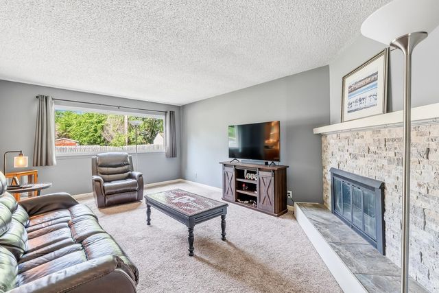 4317 N Gunnison St, Bel Aire, KS 67220
