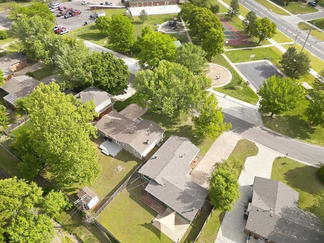 4317 N Gunnison St, Bel Aire, KS 67220
