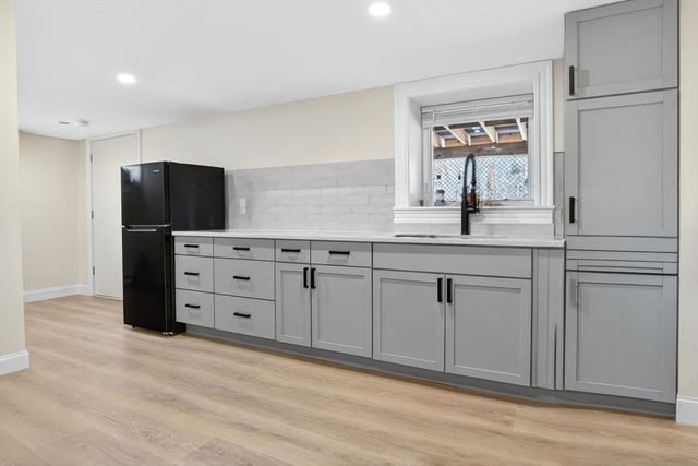 43 Rivers Ln, Malden, MA 02148