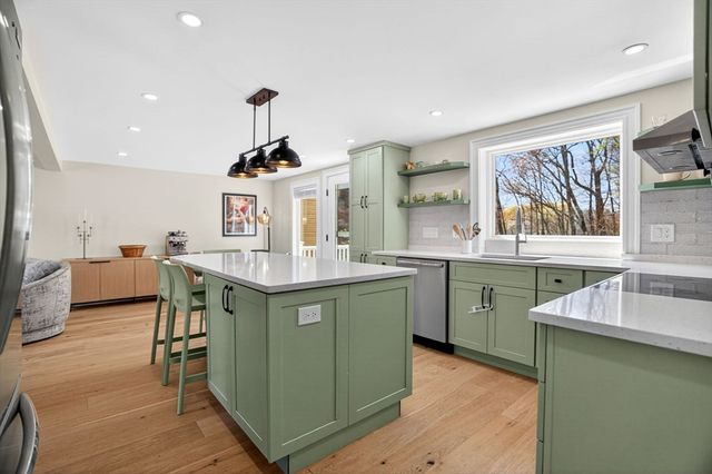 43 Rivers Ln, Malden, MA 02148