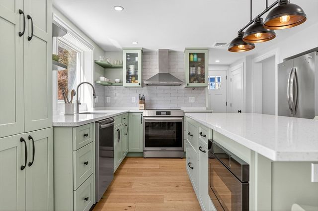 43 Rivers Ln, Malden, MA 02148