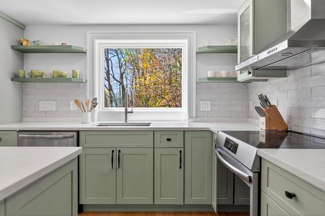 43 Rivers Ln, Malden, MA 02148