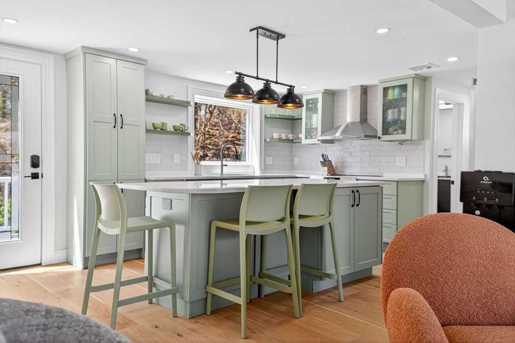 43 Rivers Ln, Malden, MA 02148