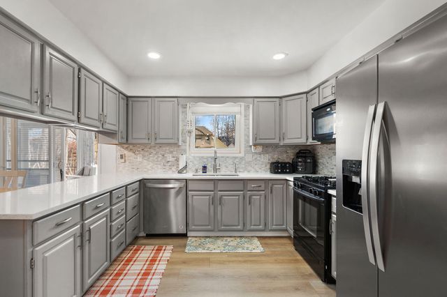 2504 Club Court, Valparaiso, IN 46383