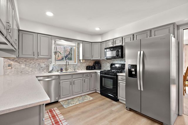 2504 Club Court, Valparaiso, IN 46383