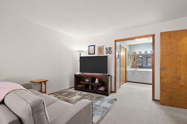 2504 Club Court, Valparaiso, IN 46383