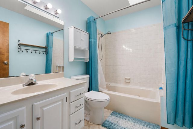 2504 Club Court, Valparaiso, IN 46383