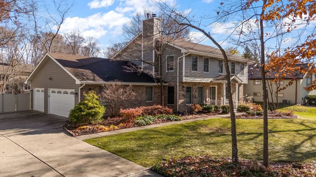 2504 Club Court, Valparaiso, IN 46383