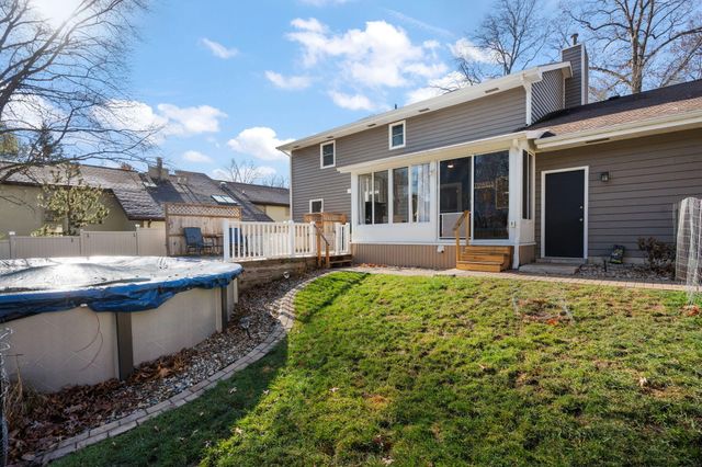 2504 Club Court, Valparaiso, IN 46383